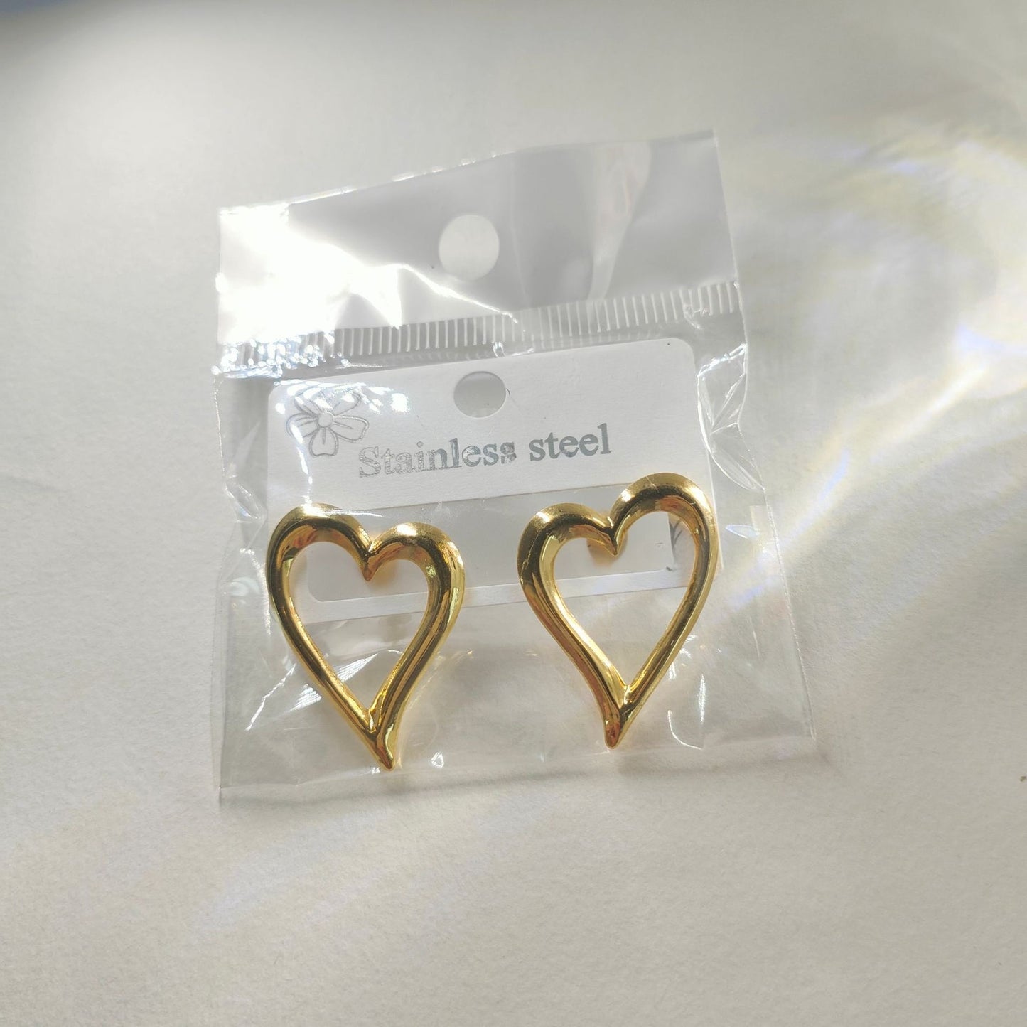 E5032 Aretes silueta de corazón dorado acero inoxidable 4cm