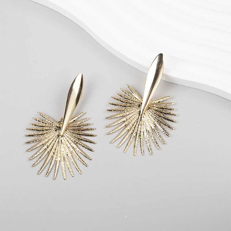 E6033 Aretes picos dorados aleacion 5cm