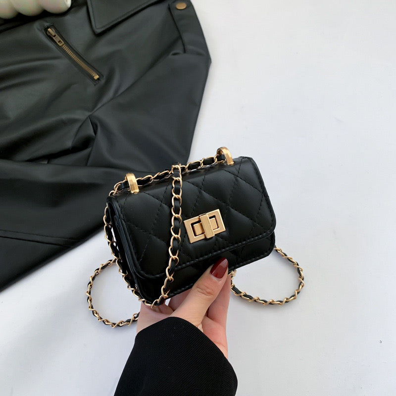 CR64 Bolsa para niña cuero sintetico negra correa cadena largo 12cm alto 8.5cm