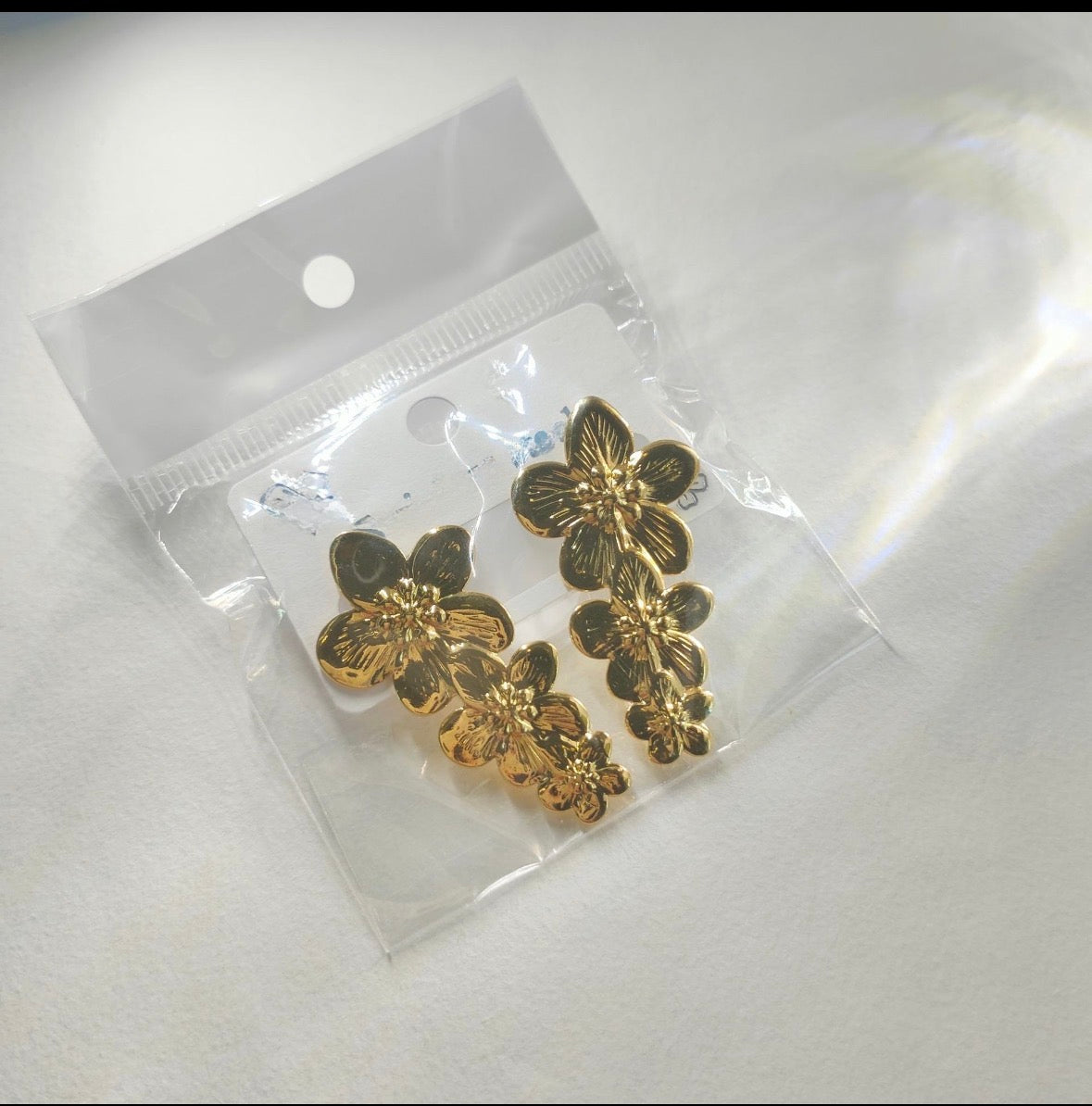 E5114 Aretes flores doradas acero inoxidable 5cm