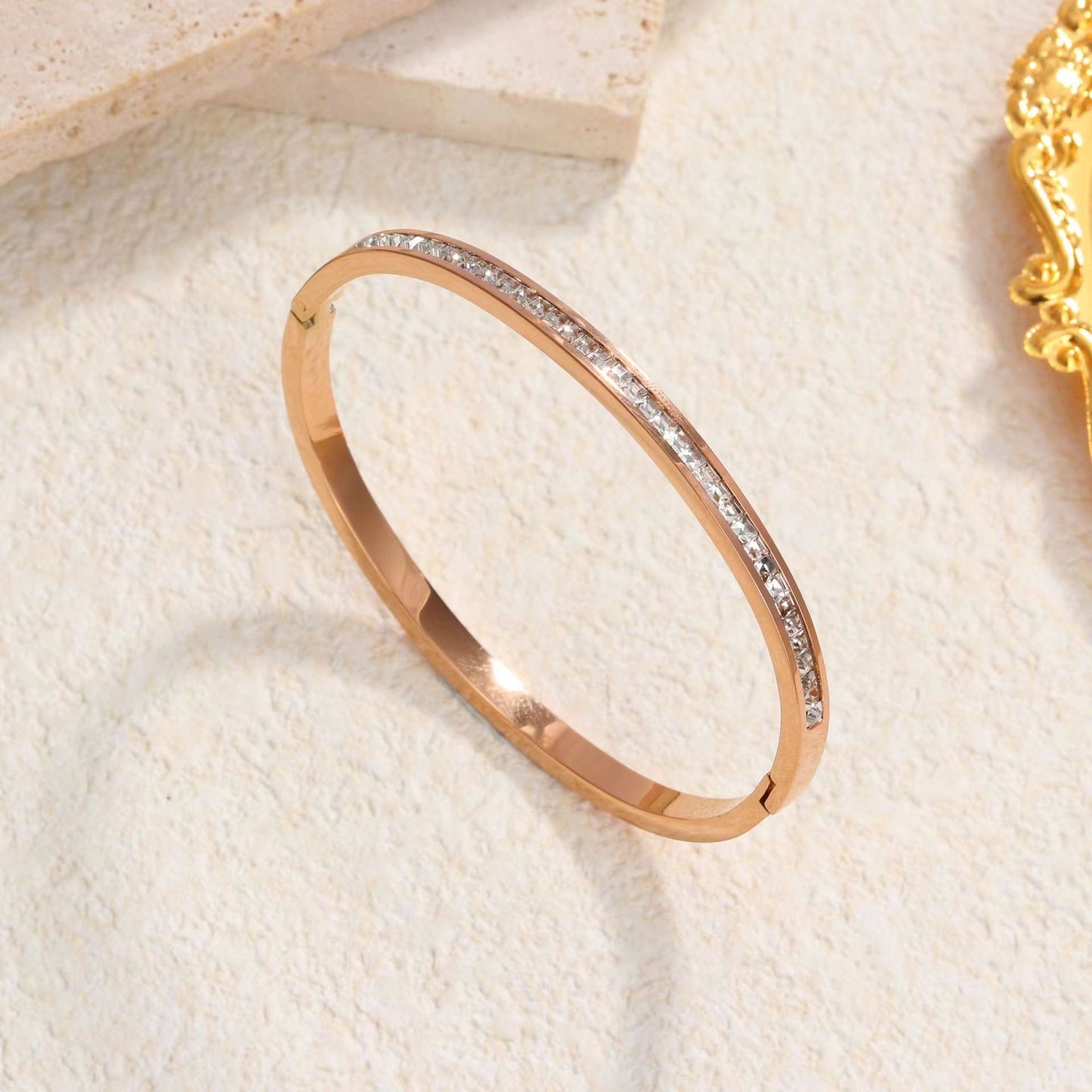 B438 Brzalete oro rosa acero de titanio 6.5cm