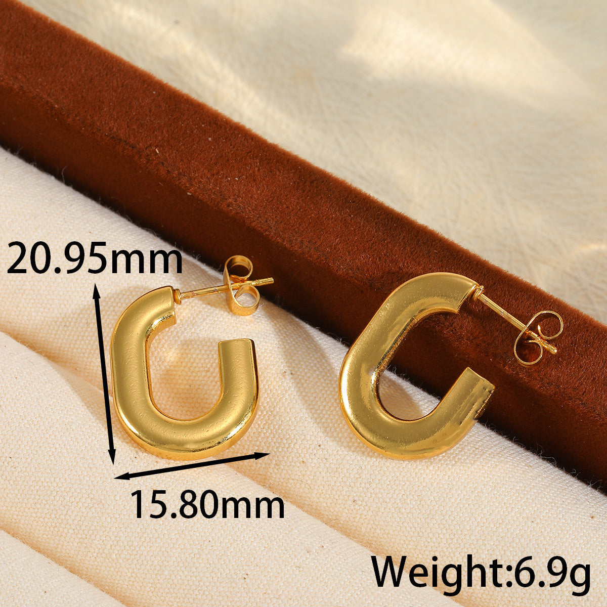 E2522 Aretes U acero inoxidable chapado en oro 18K 2.5cm