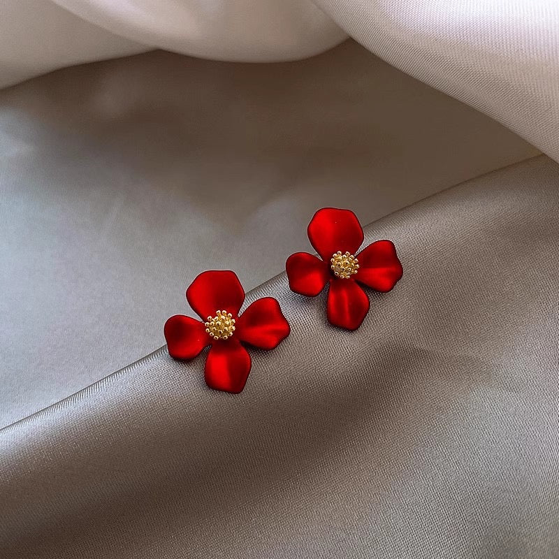 E4896 Aretes flor roja cuatro pétalos esmaltado aleacion 2cm