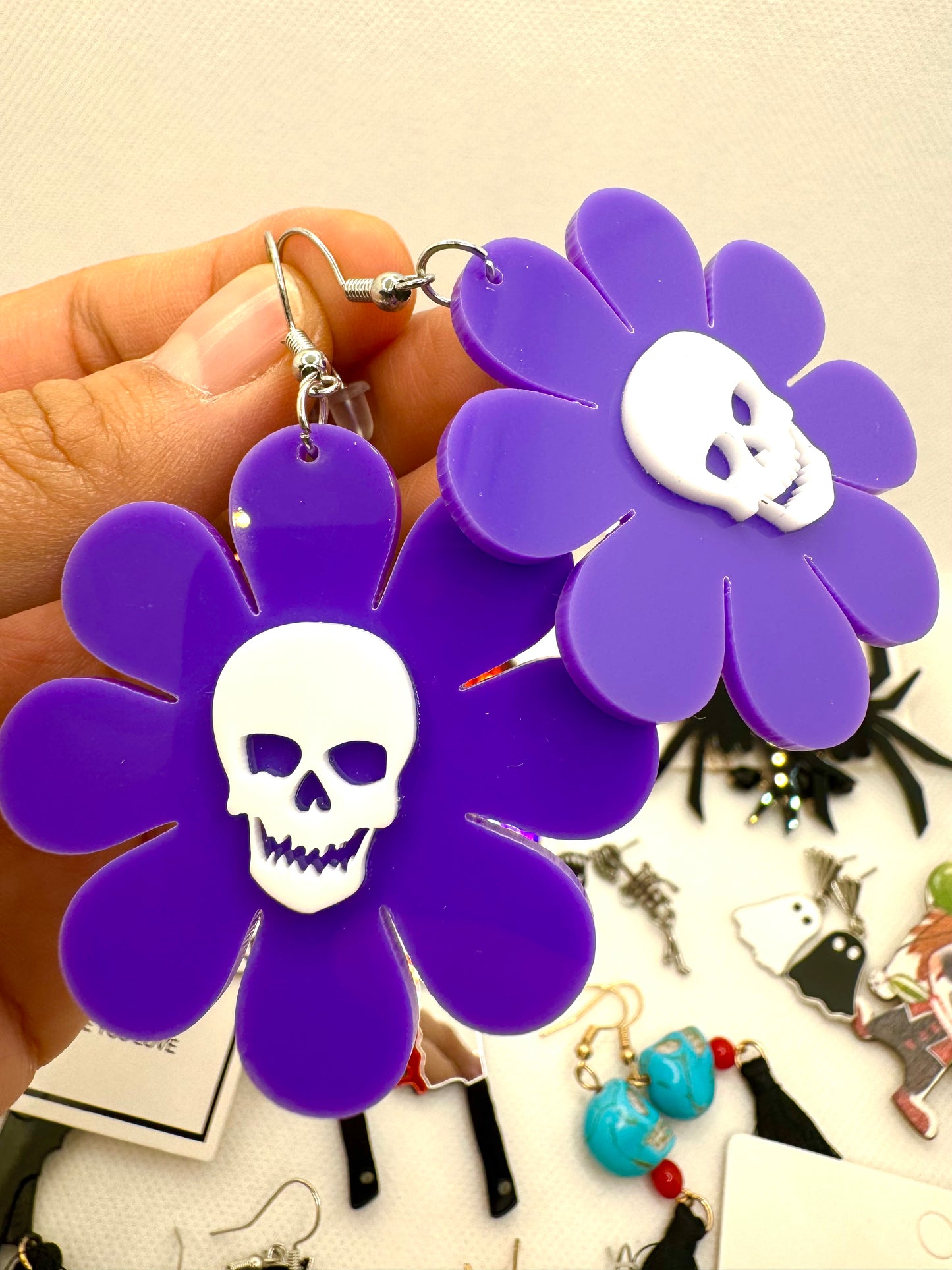J62 Aretes flor calavera acrílico 7cm