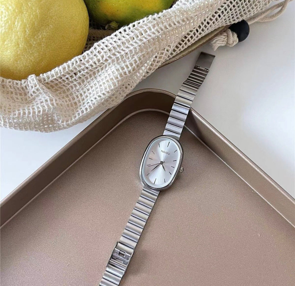 R182 reloj ovalado plateado hebilla ajustable