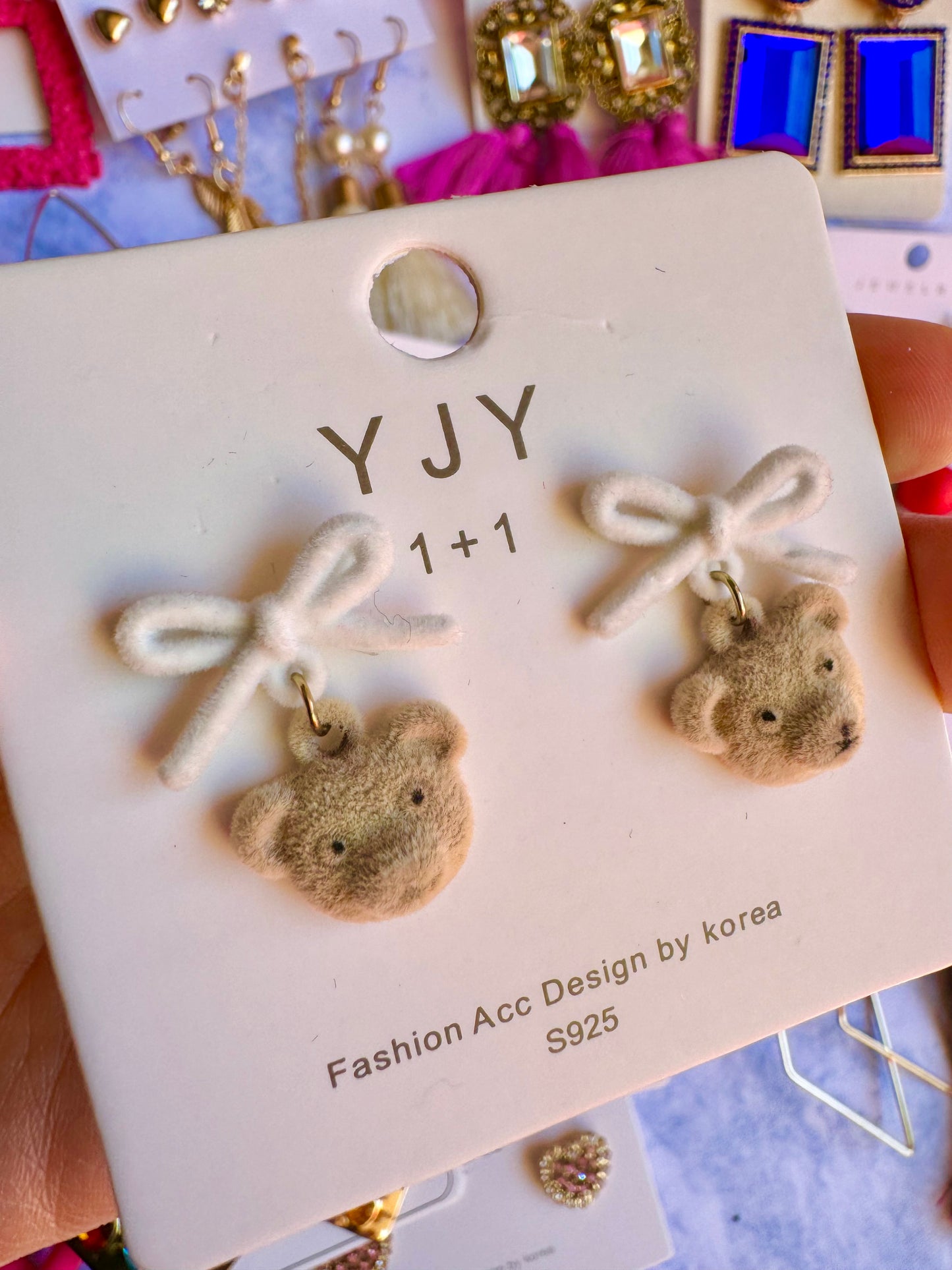 E1692 Aretes oso moño textura gamuz tela suave beige
