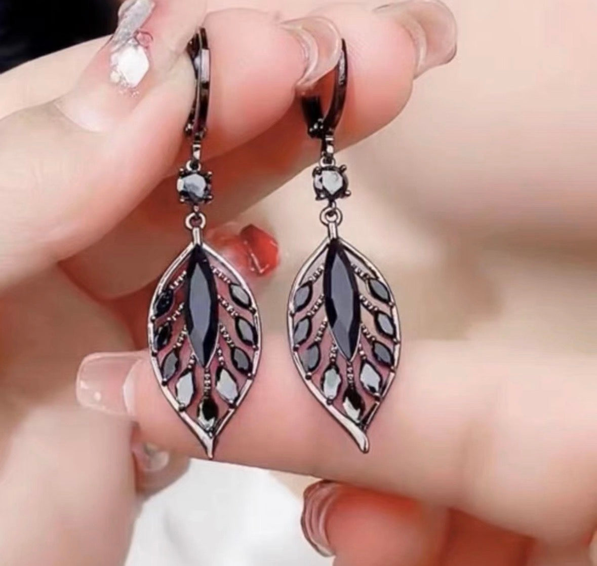 E5088 Aretes pluma negras brillante aleacion 5cm