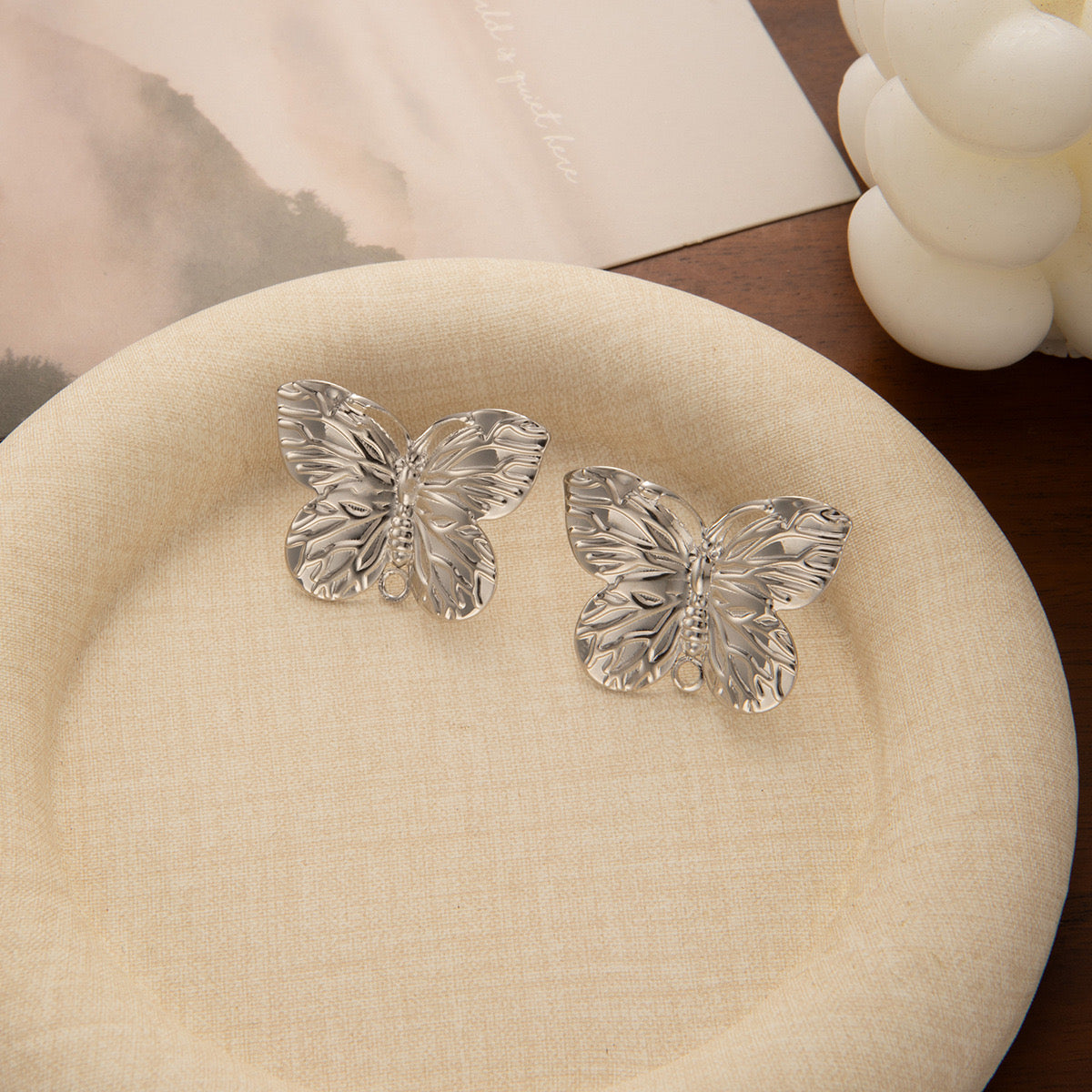 E4289 Aretes mariposa plateada aleacion 2cm