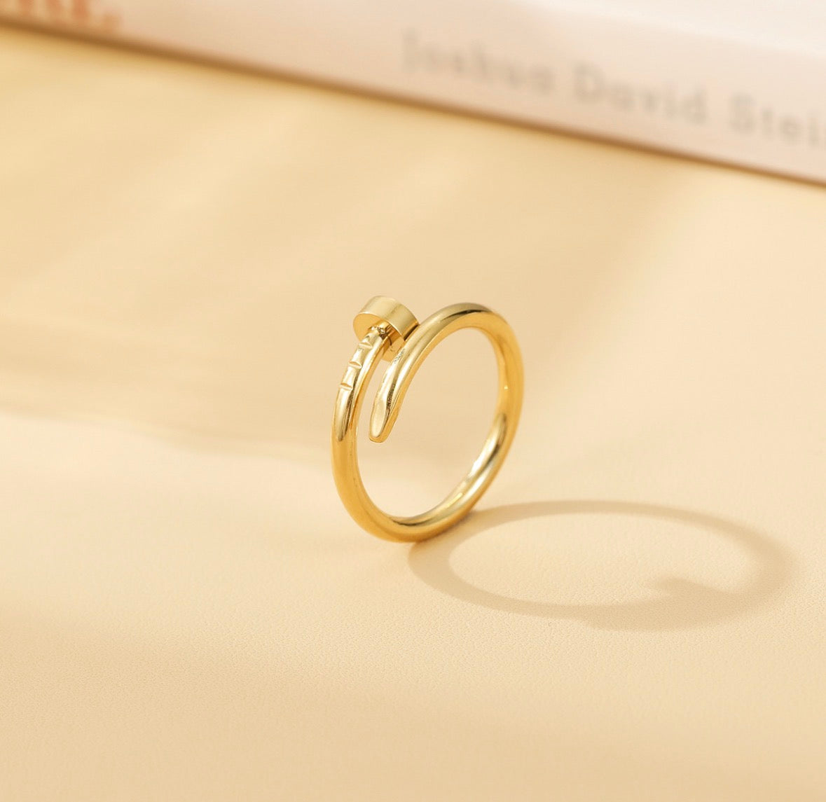 A336D Anillo clavo dorado acero inoxidable número 5