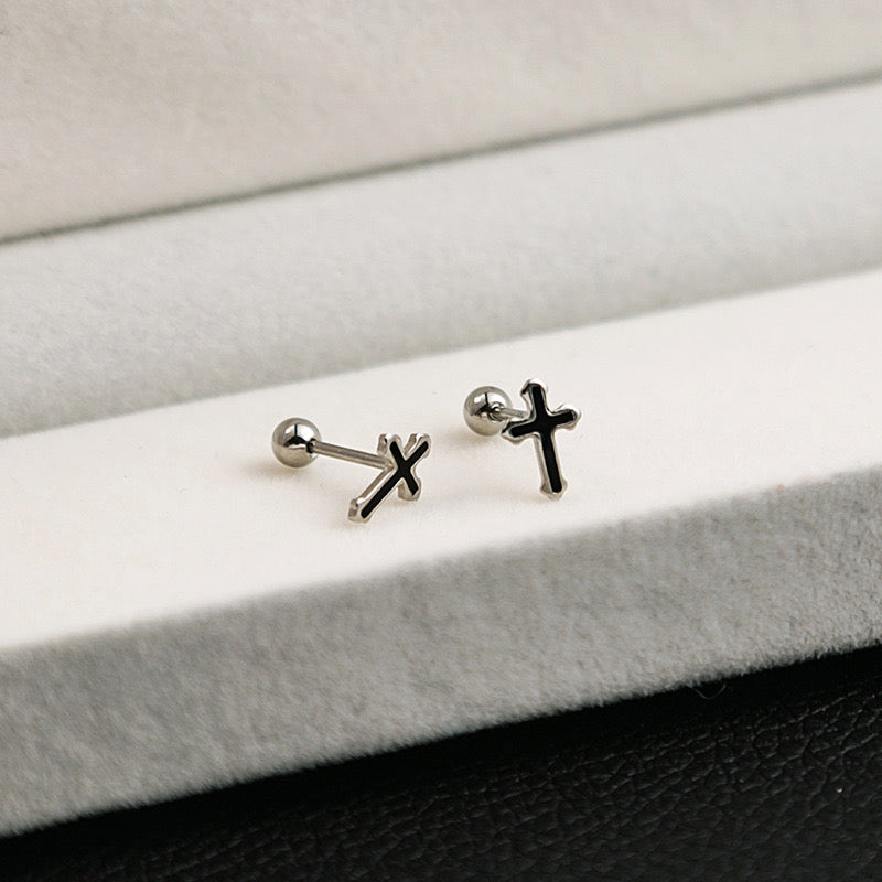 E3610 Aretes cruz negra acero inoxidable 1cm