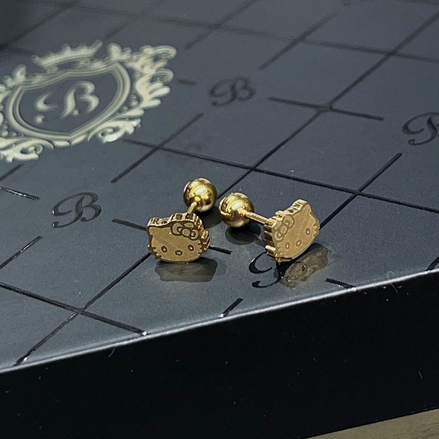 J415 Aretes Hello Kitty acero titanio