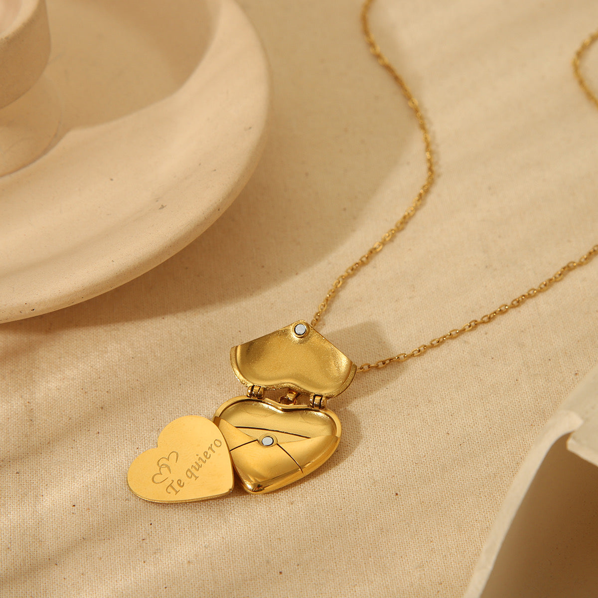 C1055 Collar corazon mensaje dorado acero inoxidable 21cm 2cm dije