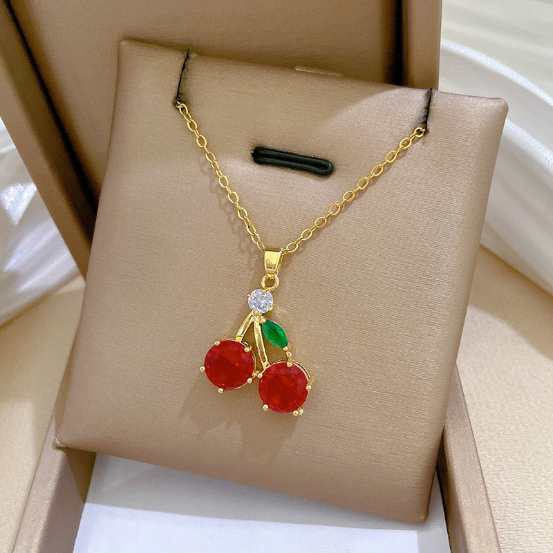 C379 Collar cereza cristal acero de titanio largo 21.5cm dije 2cm