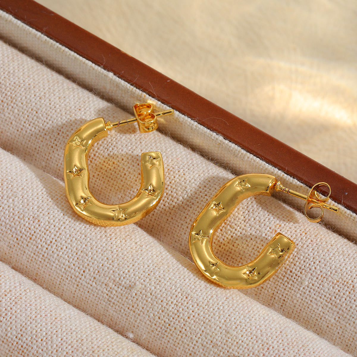 E2545 Arracada acero inoxidable chapado en oro 18k 2cm