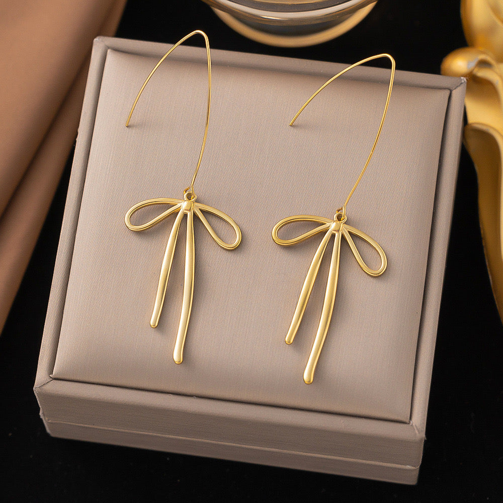 E2485 Aretes moño acero de titanio 6.5cm