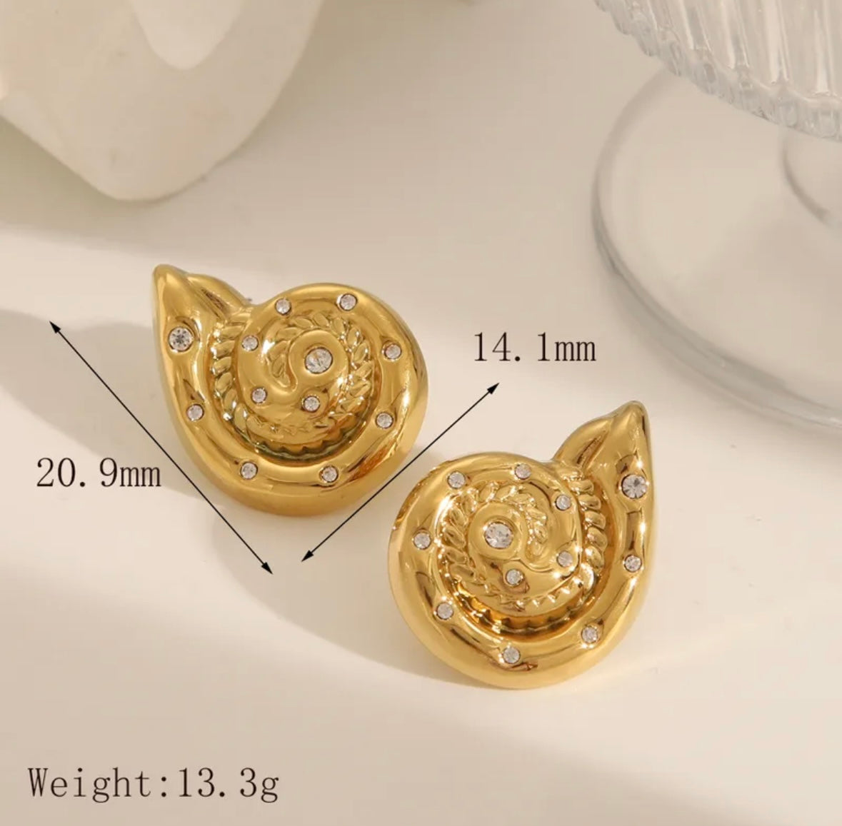 E2518 Aretes concha acero inoxidable chapado en oro 18k 2.5cm