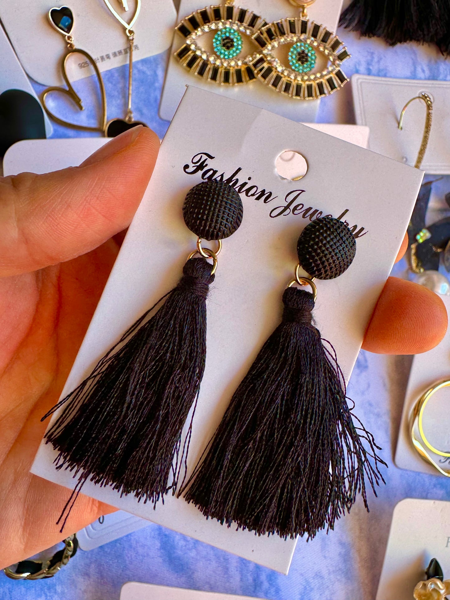 E1723 Aretes borla negro hilo colgante algodón ligero