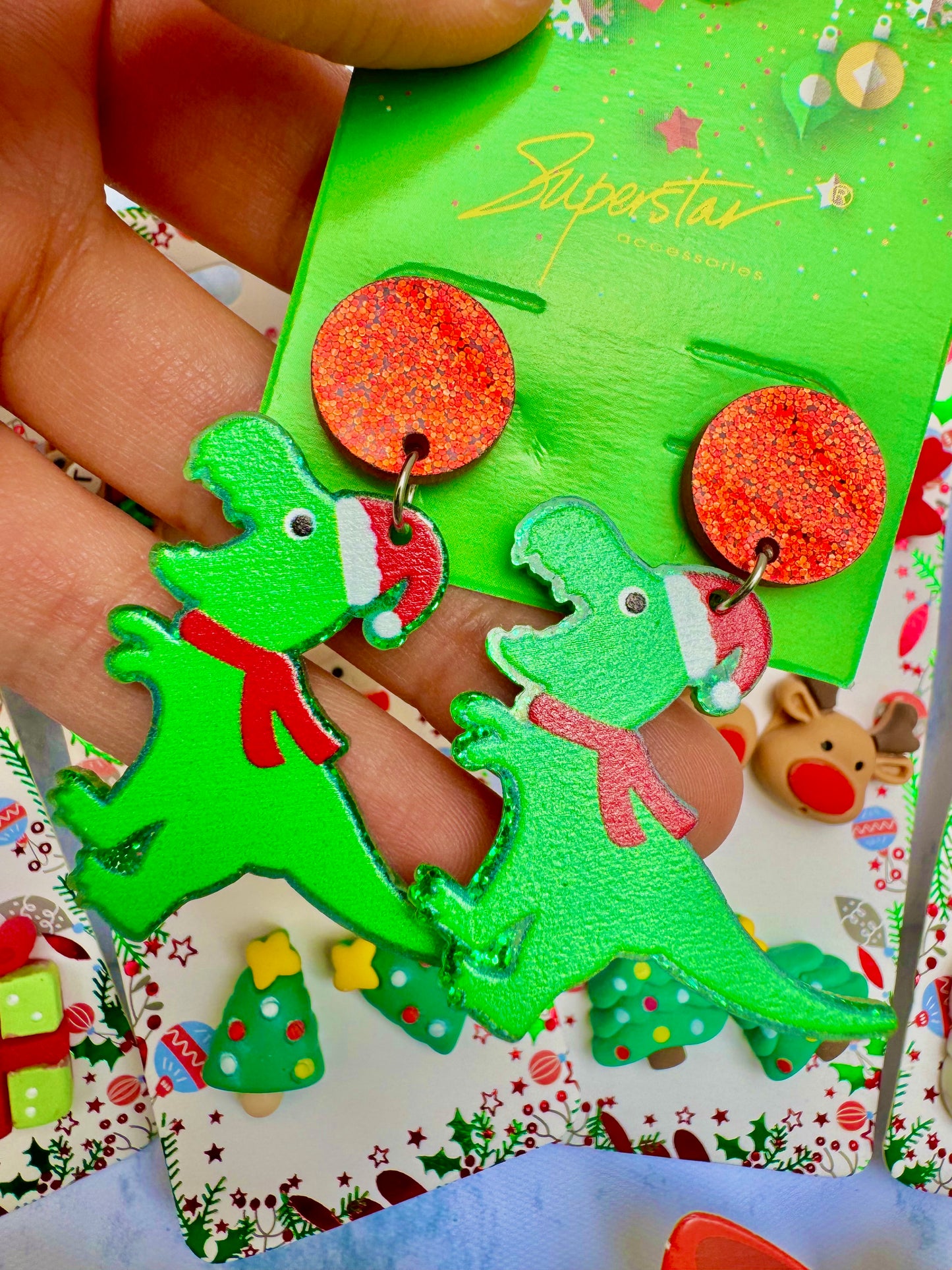 E1884D Aretes Navidad dinosaurio acrílico ligeros 5cm