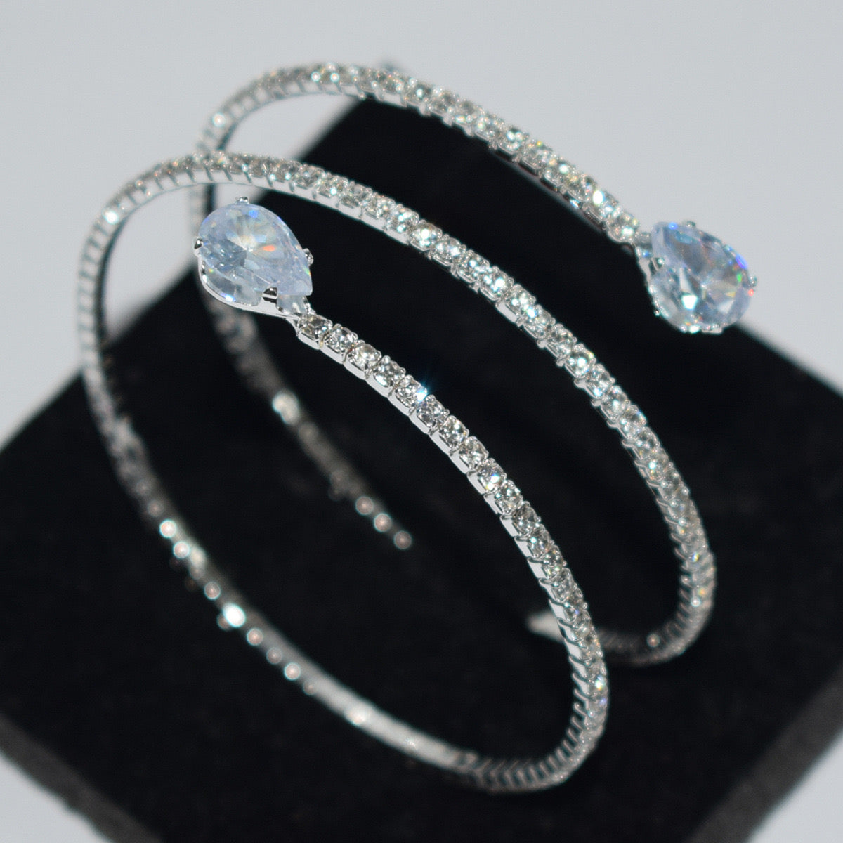 B955P Brazalete circon diamantes de imitacion electrochapado alta calidad abierto