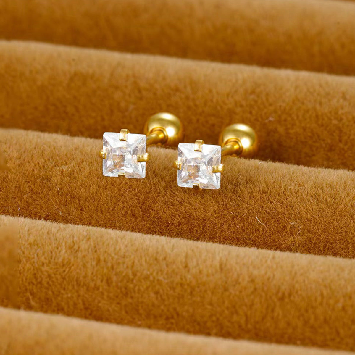 E3333 Aretes cristal acero inoxidable chapado en oro 18k 1cm