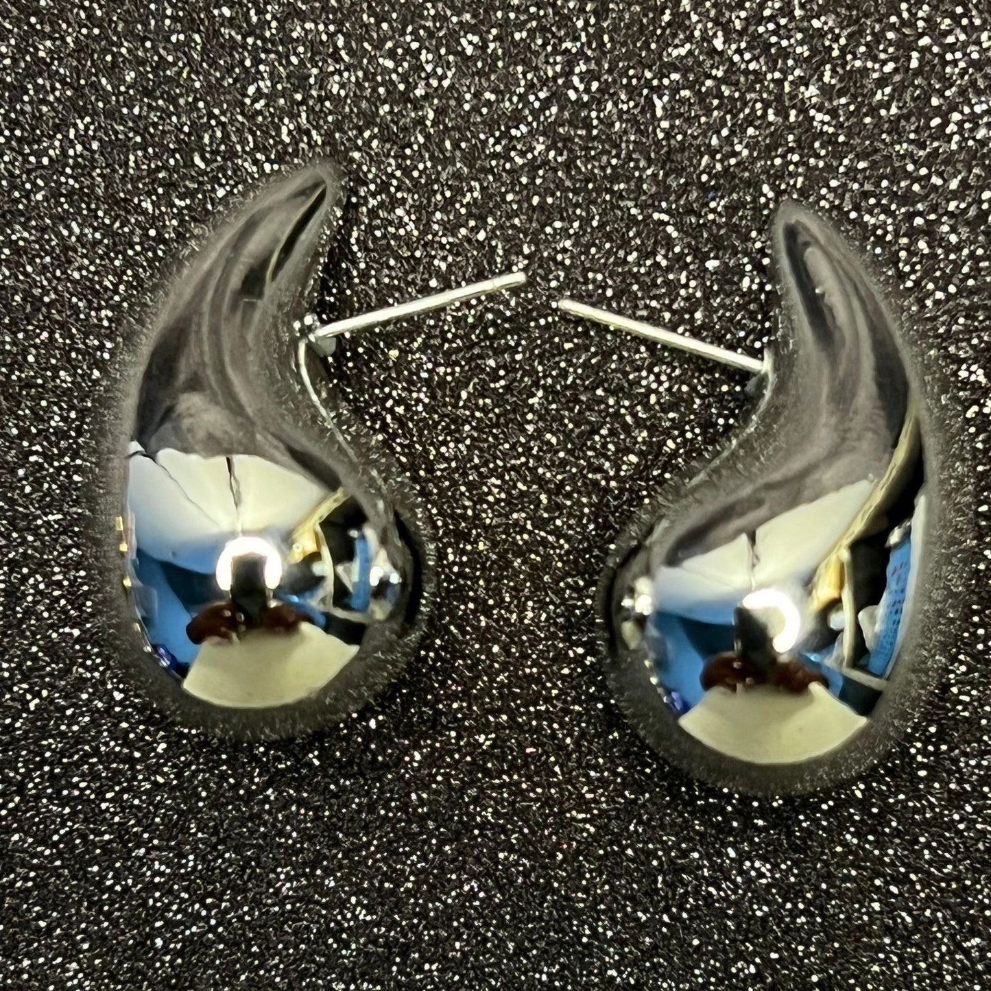 E3339 Aretes gota tipo bottega acrilico plateada 3.5cm
