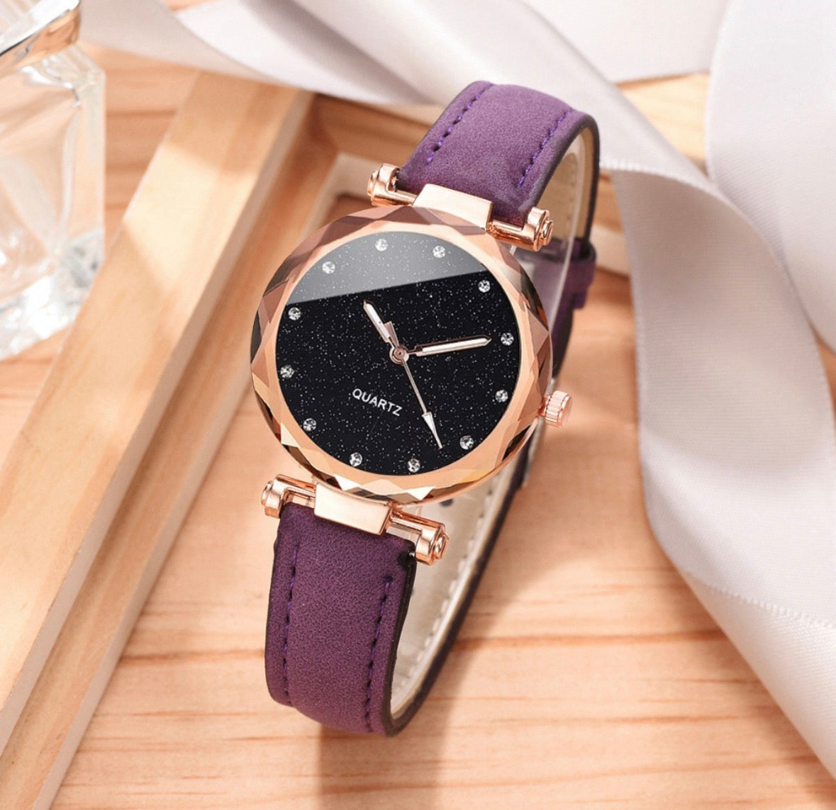 R187 reloj oscuro redondo hebilla cuero sintetico morada de mujer