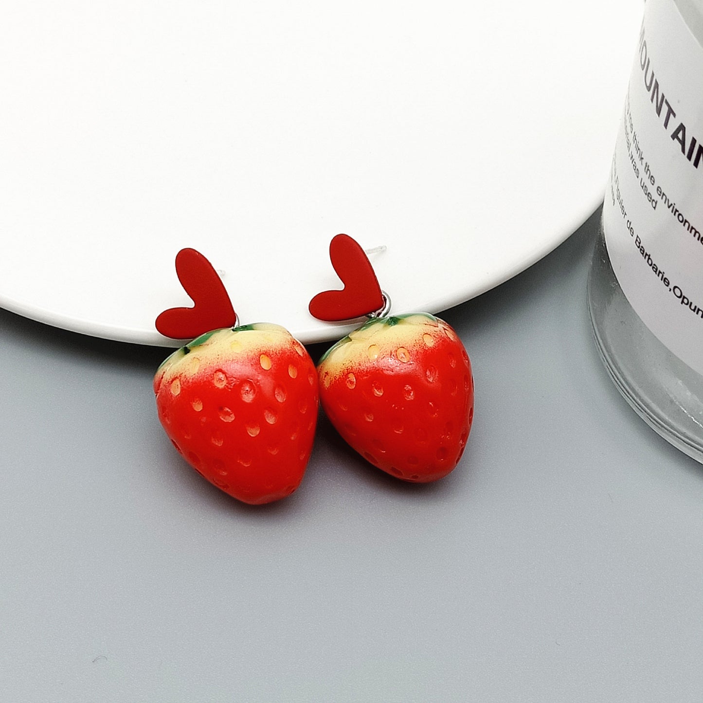 E3331 Aretes fresa resina corazon 4cm