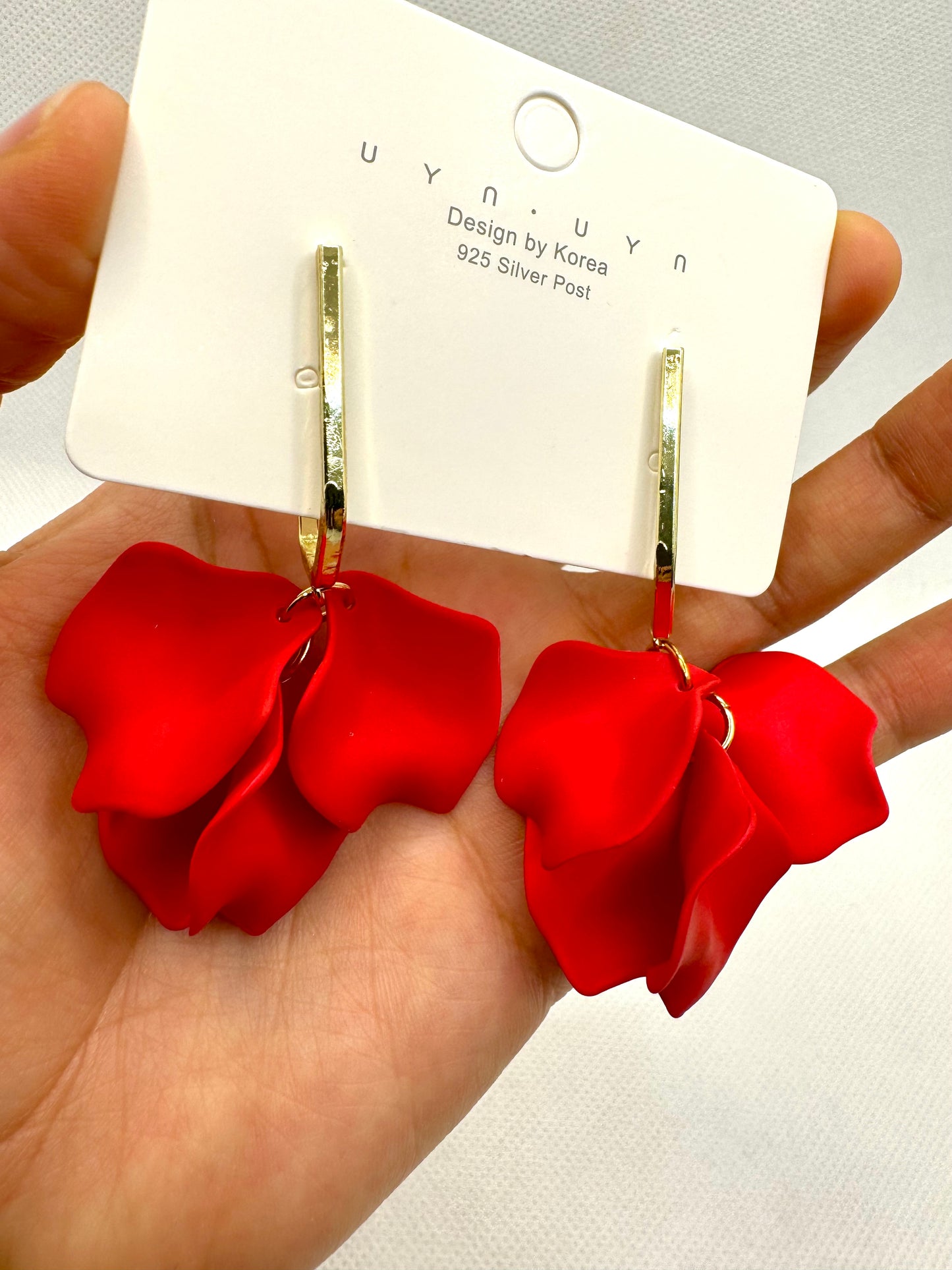 E1428 Aretes Pétalos Rojos Acrílico