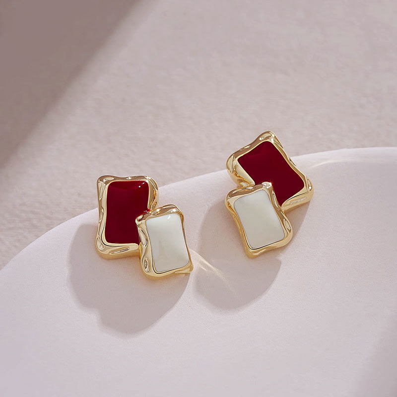 E5806 Aretes cuadrados doble blanco y vino contorno dorado aleacion 2cm