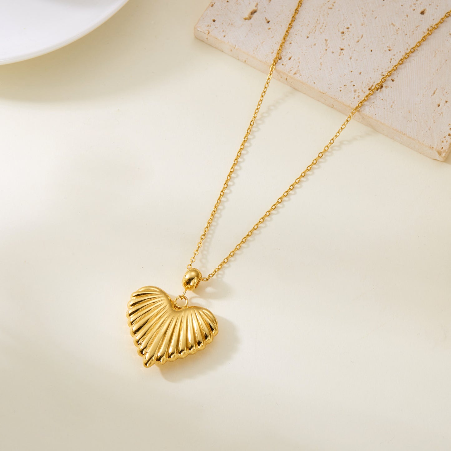 J497 Collar corazon concha acero inoxidable largo 25.5cm dije 3.5cm