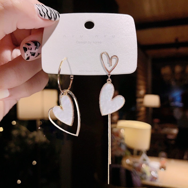 E5838 Aretes asimétricos corazón doble blanco colgante aleacion 7cm