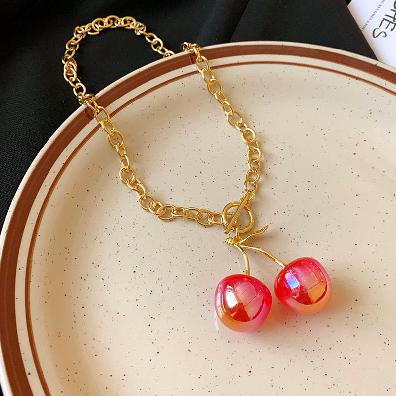 C477 Collar cereza grande aleacion resina