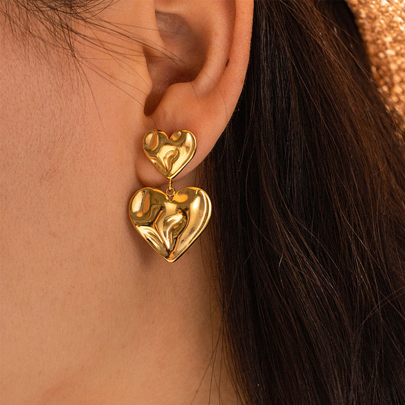 E3369 Aretes corazon aleacion dorado 3cm