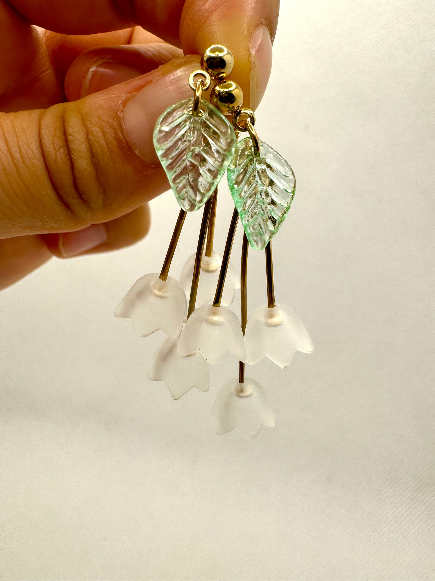 E1384 Aretes Flores Traslúcidas