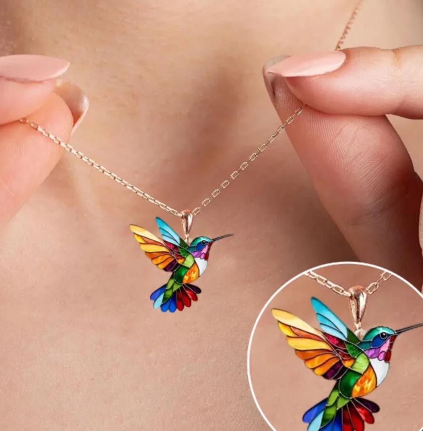 C844 collar colibrí acrílico 29cm largo 4cm dije