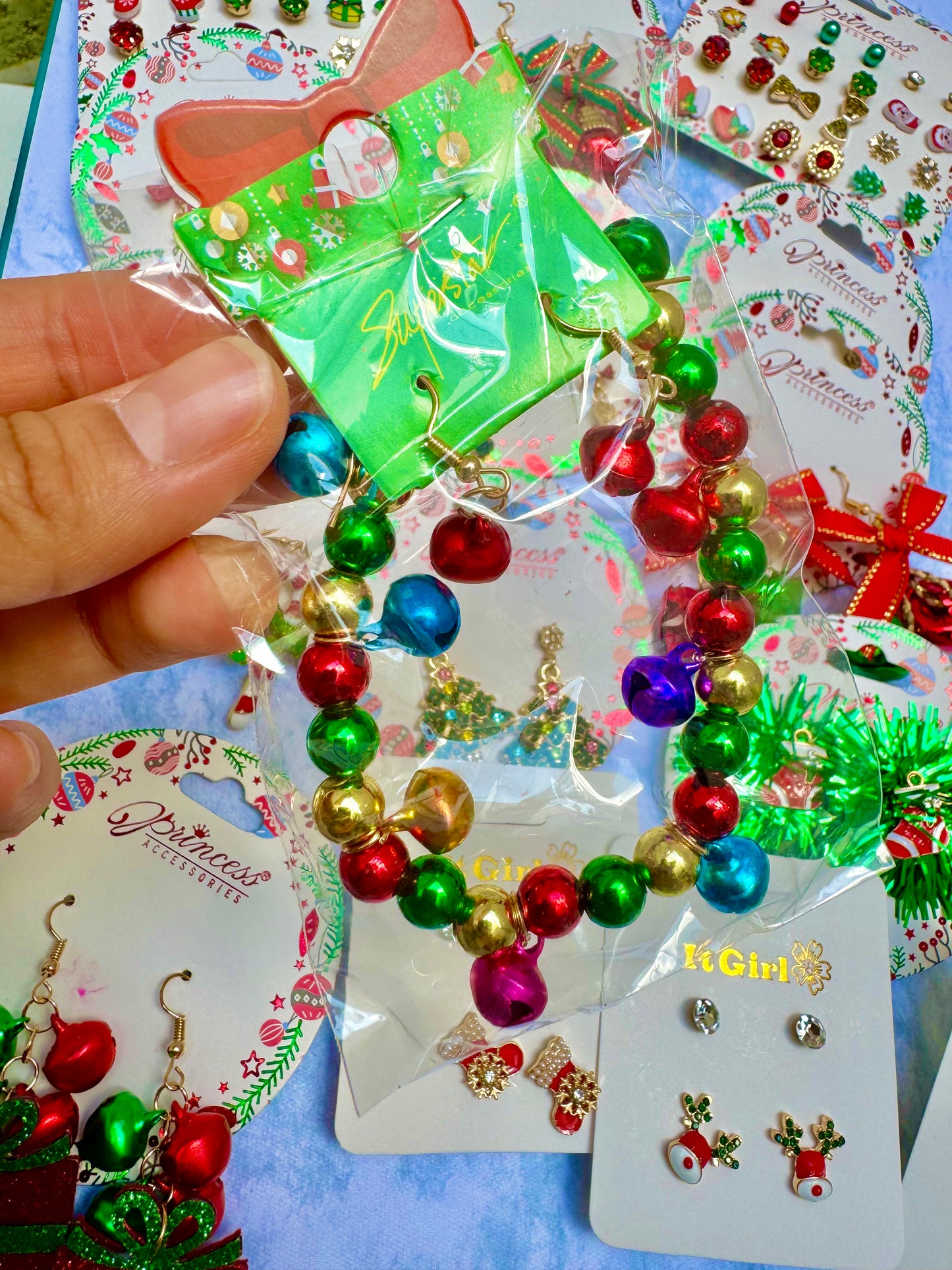 B131 Set pulsera navideña con aretes ligeros
