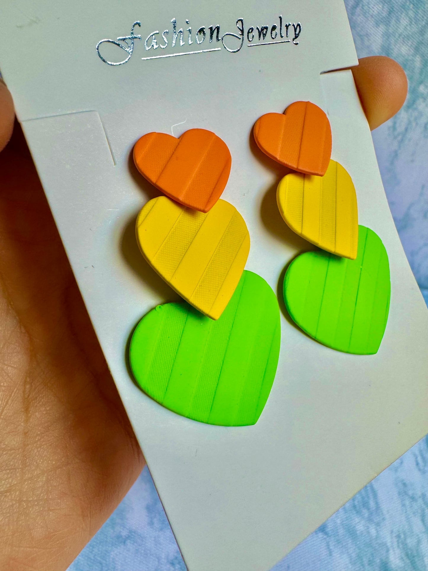 E149 Aretes corazón colorido metal esmaltado 5cm