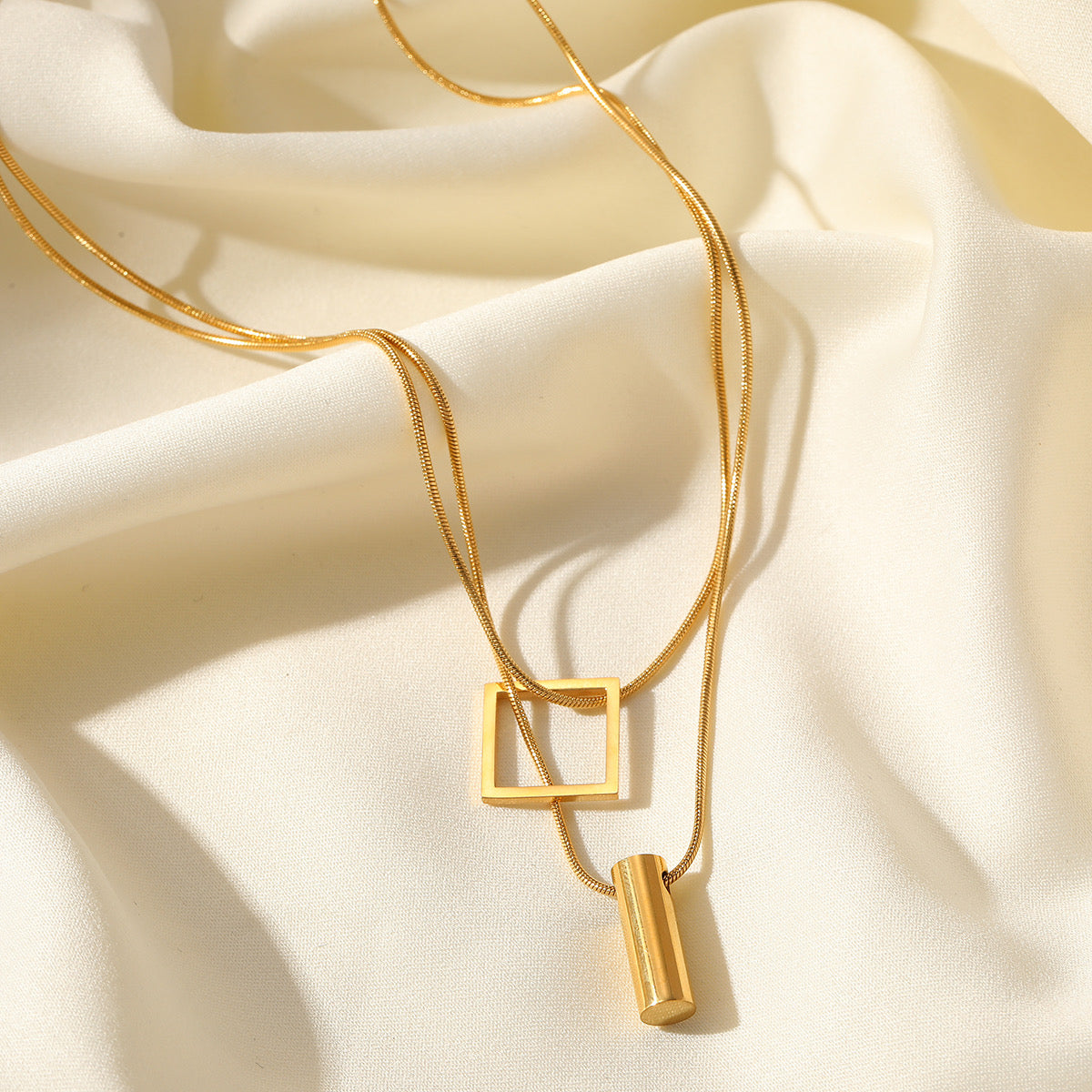C981 Collar cuandro cilindro dorado acero inoxidable chapado en oro de 18k 22cm,2cm dije