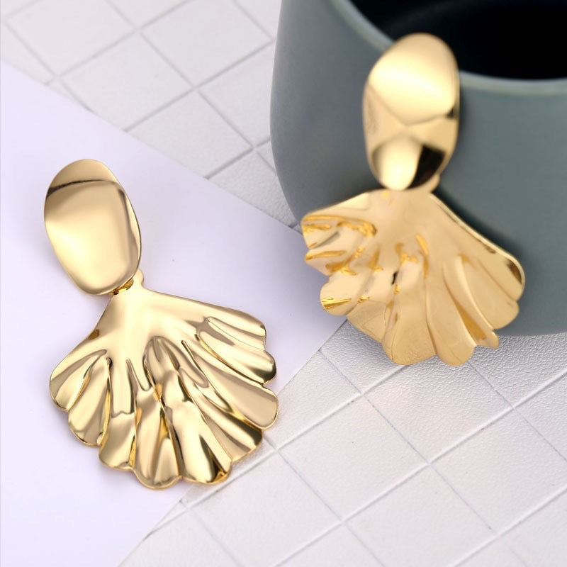 E2576 Aretes concha dorada aleacion 7cm