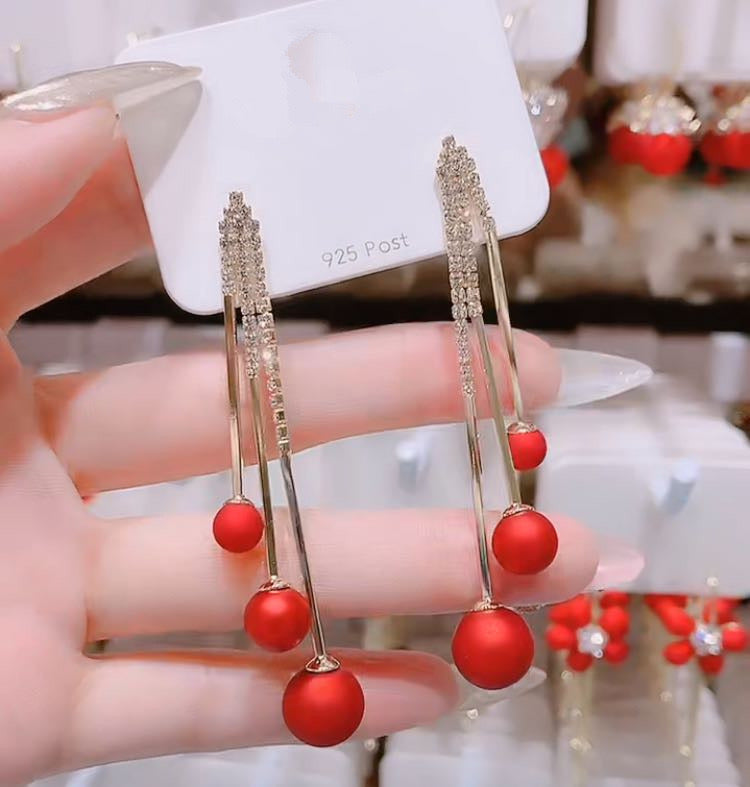 E5025 Aretes gotas brillantes esfera roja aleacion 6cm