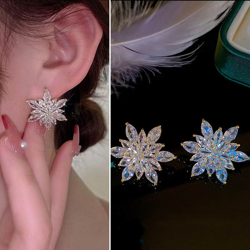 E4213 Aretes estrella de Navidad cristal poste de plata 3cm