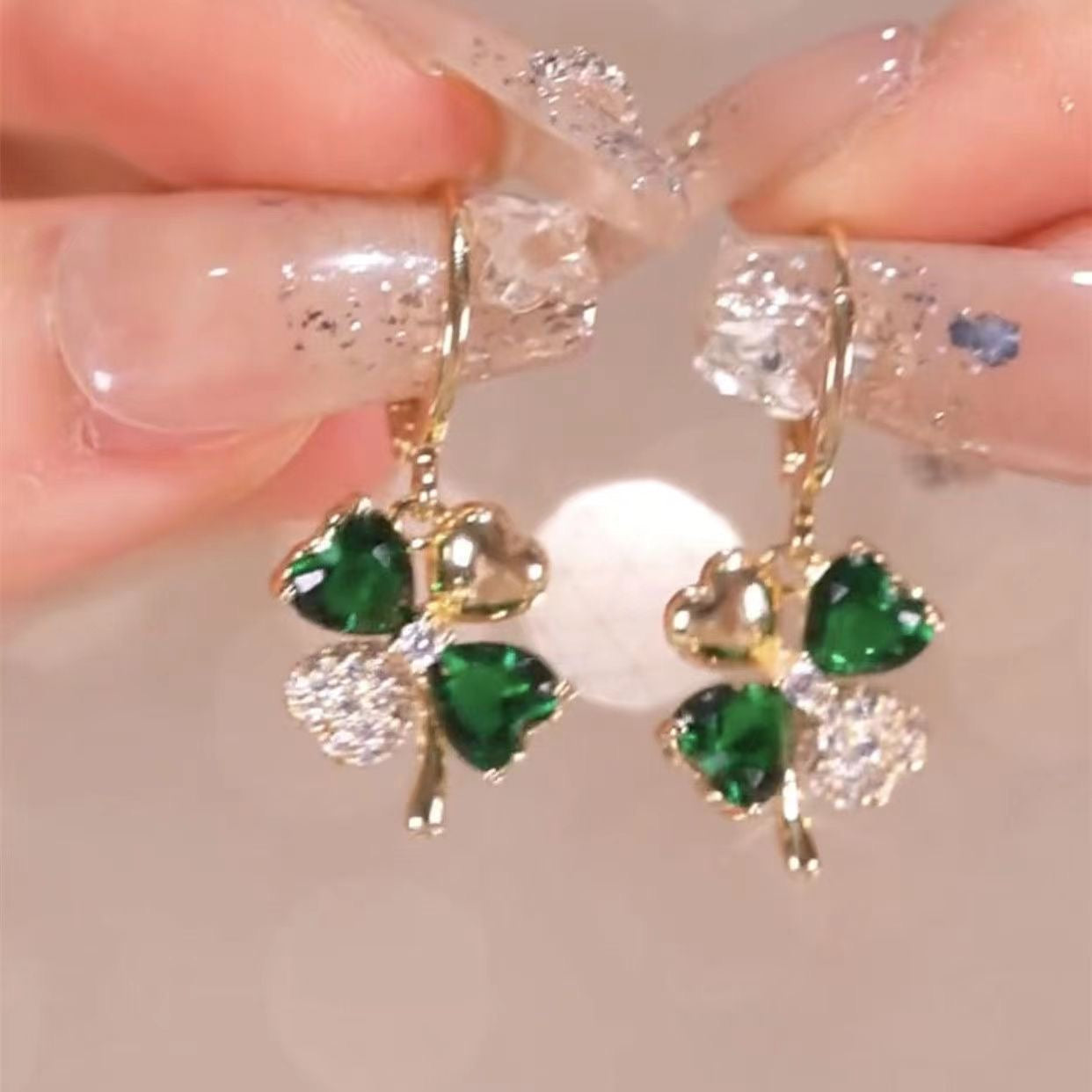 E7213 Aretes Ttrebol dorado y verde aleacion 3cm