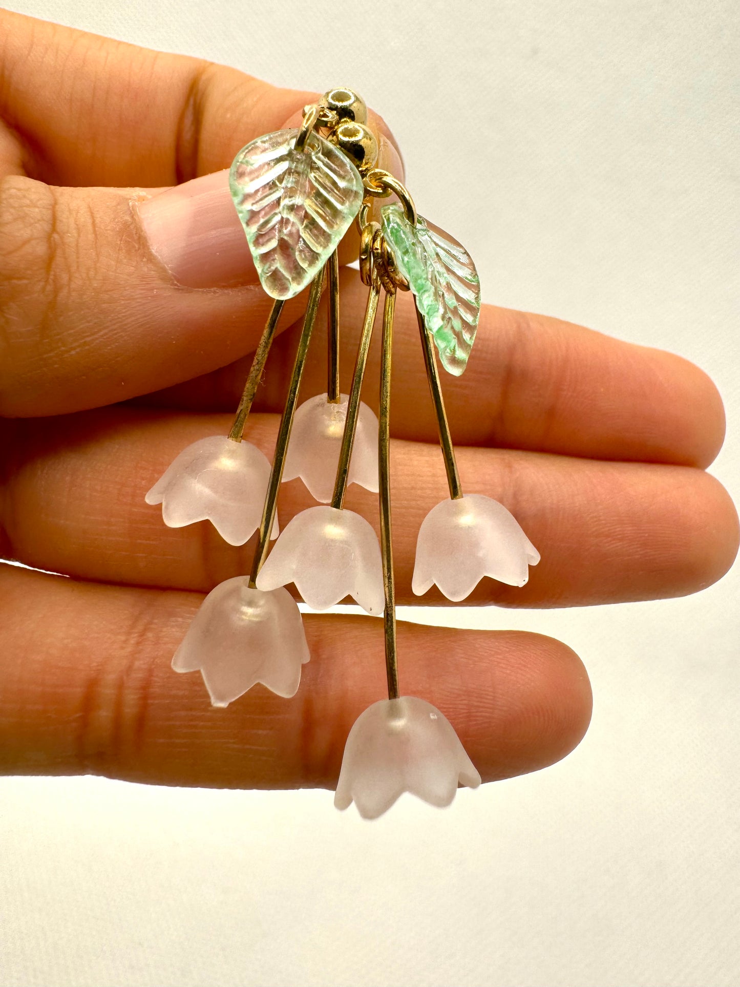 E1384 Aretes Flores Traslúcidas