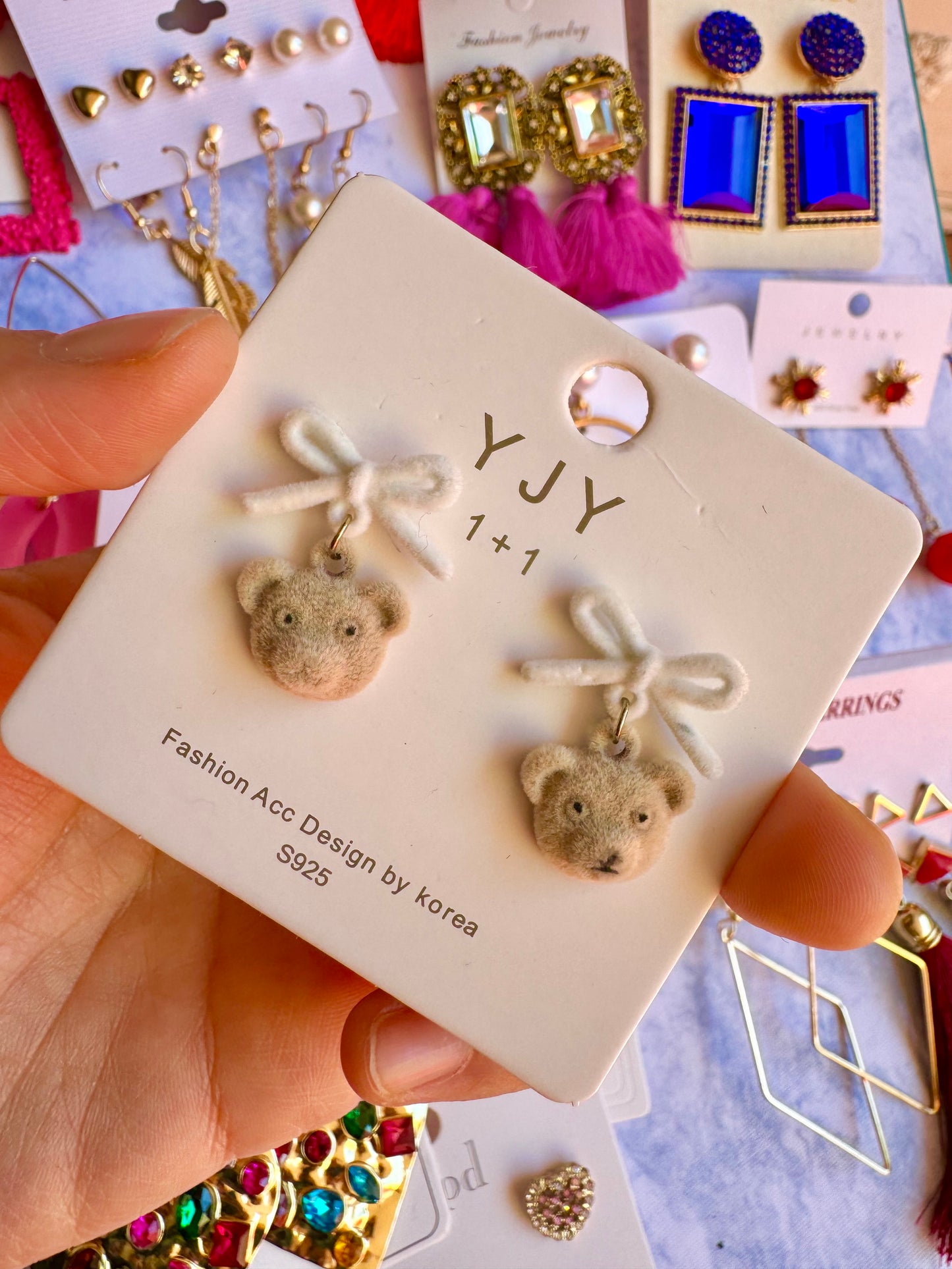 E1692 Aretes oso moño textura gamuz tela suave beige