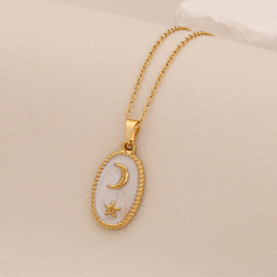 C988 Collar ovalo luna acero inoxidable 21cm,2cm dije