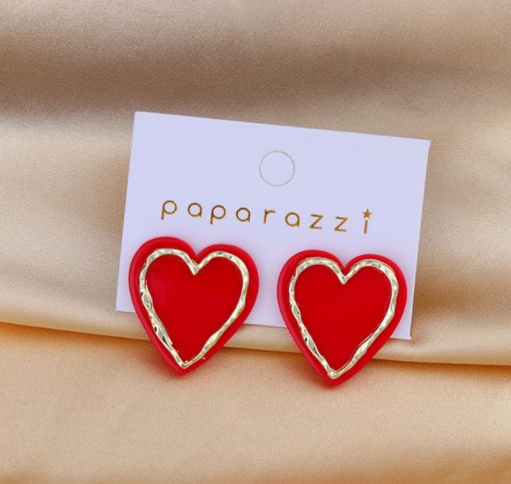 E3426 aretes corazón rojo acrilico 2.5cm