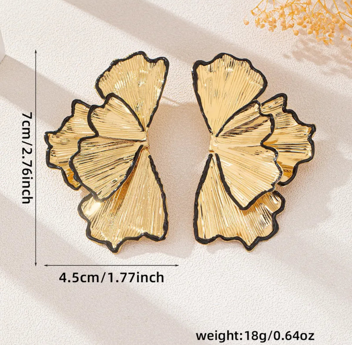 E4696 Aretes petalo dorado aleacion 6cm