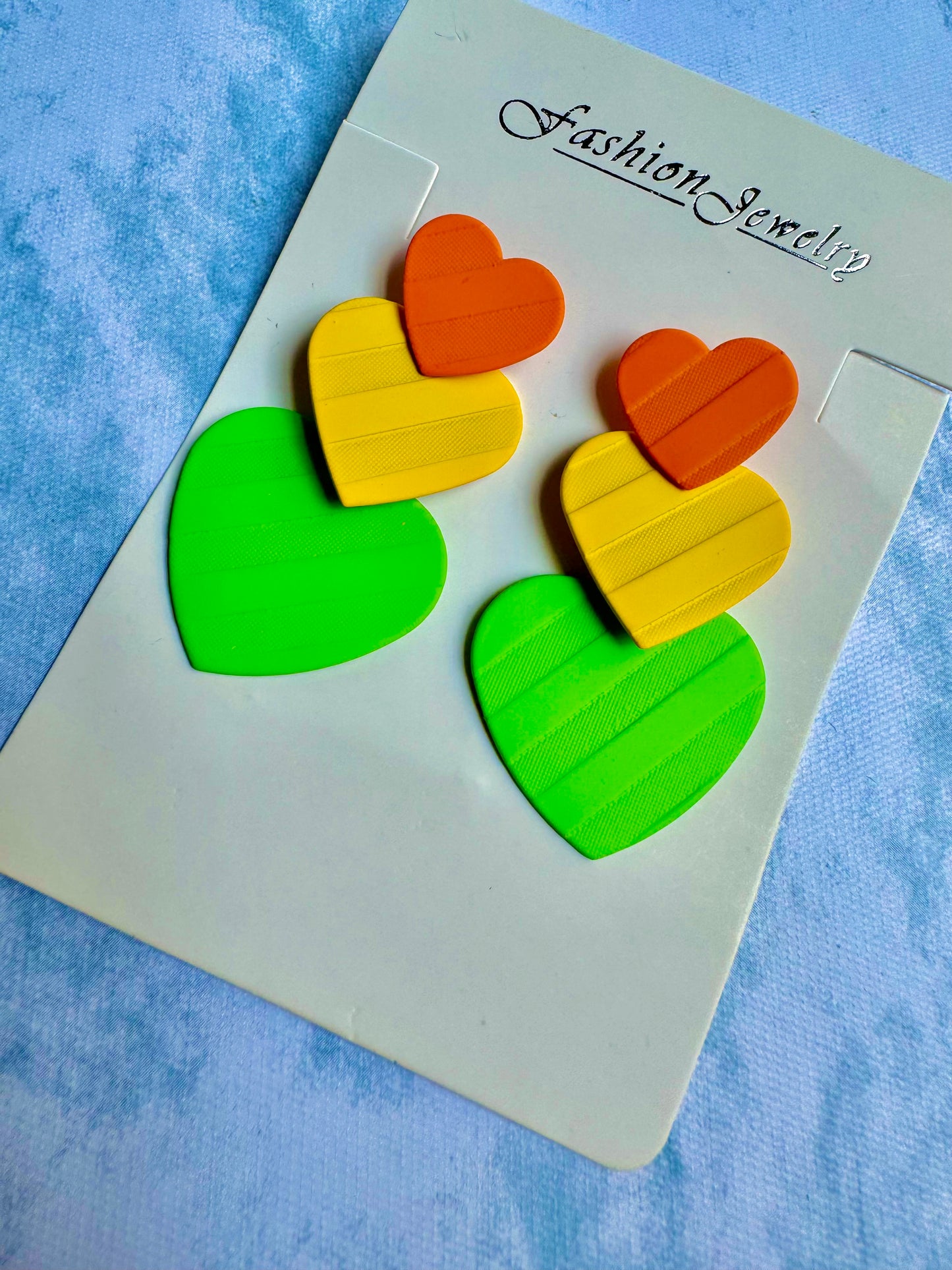 E149 Aretes corazón colorido metal esmaltado 5cm