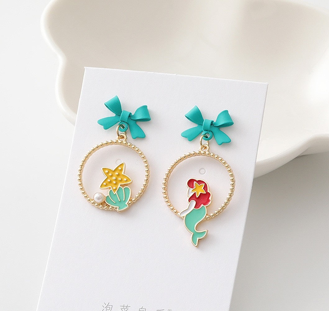 E2317 Aretes sirenita moño aleacion esmaltado 4cm