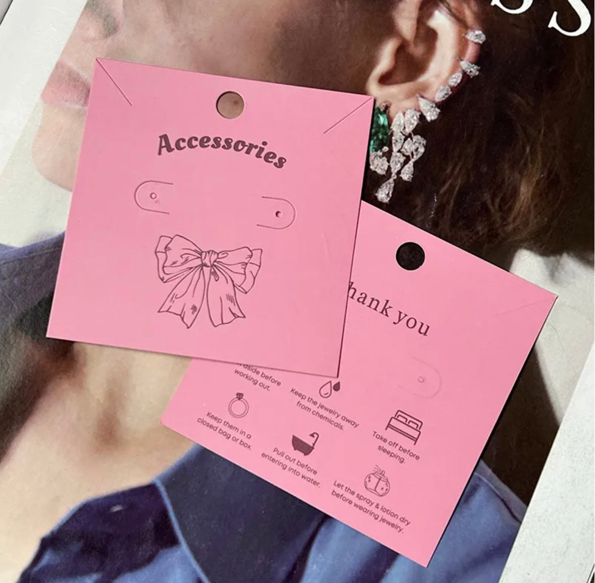 D28M Paquete incluye 10 tarjeta para arete y collar 8x8cm